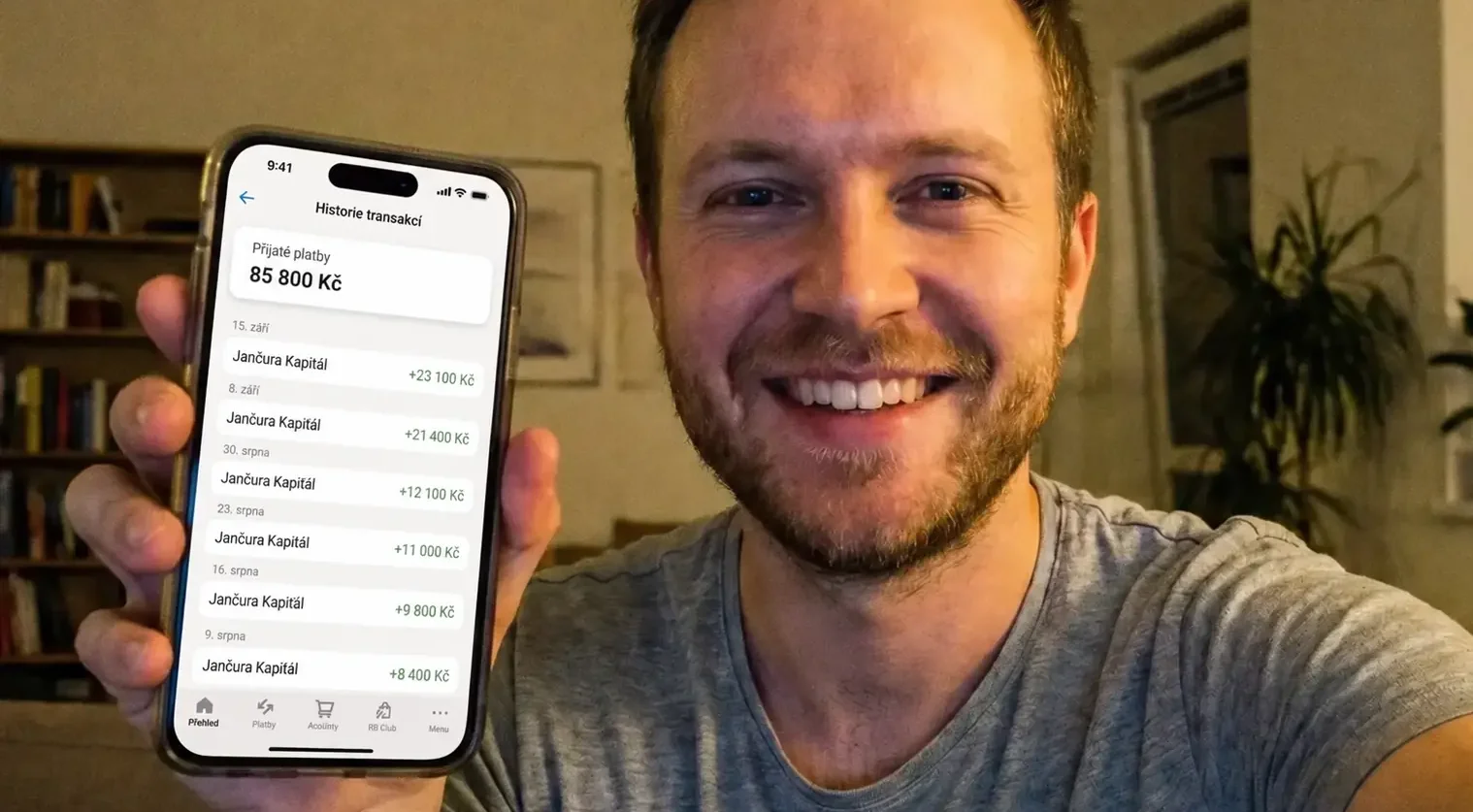 Jan Novotný ukazuje historii transakcí z Pinnacle Signal GPT na svém telefonu.